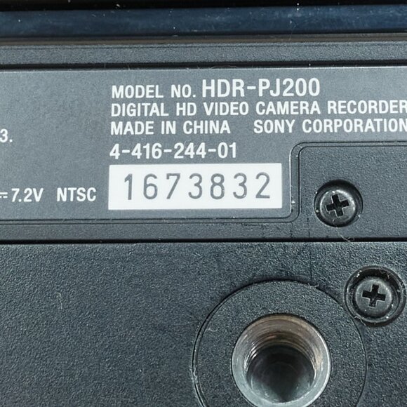 Sony HDR-PJ200 / HD Handycam Camcorder / Built-in Projector / Carl Zeiss Lens - Picture 9 of 10